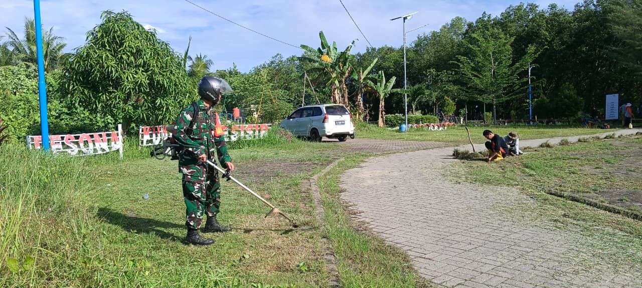 Babinsa Turun Langsung Sampah