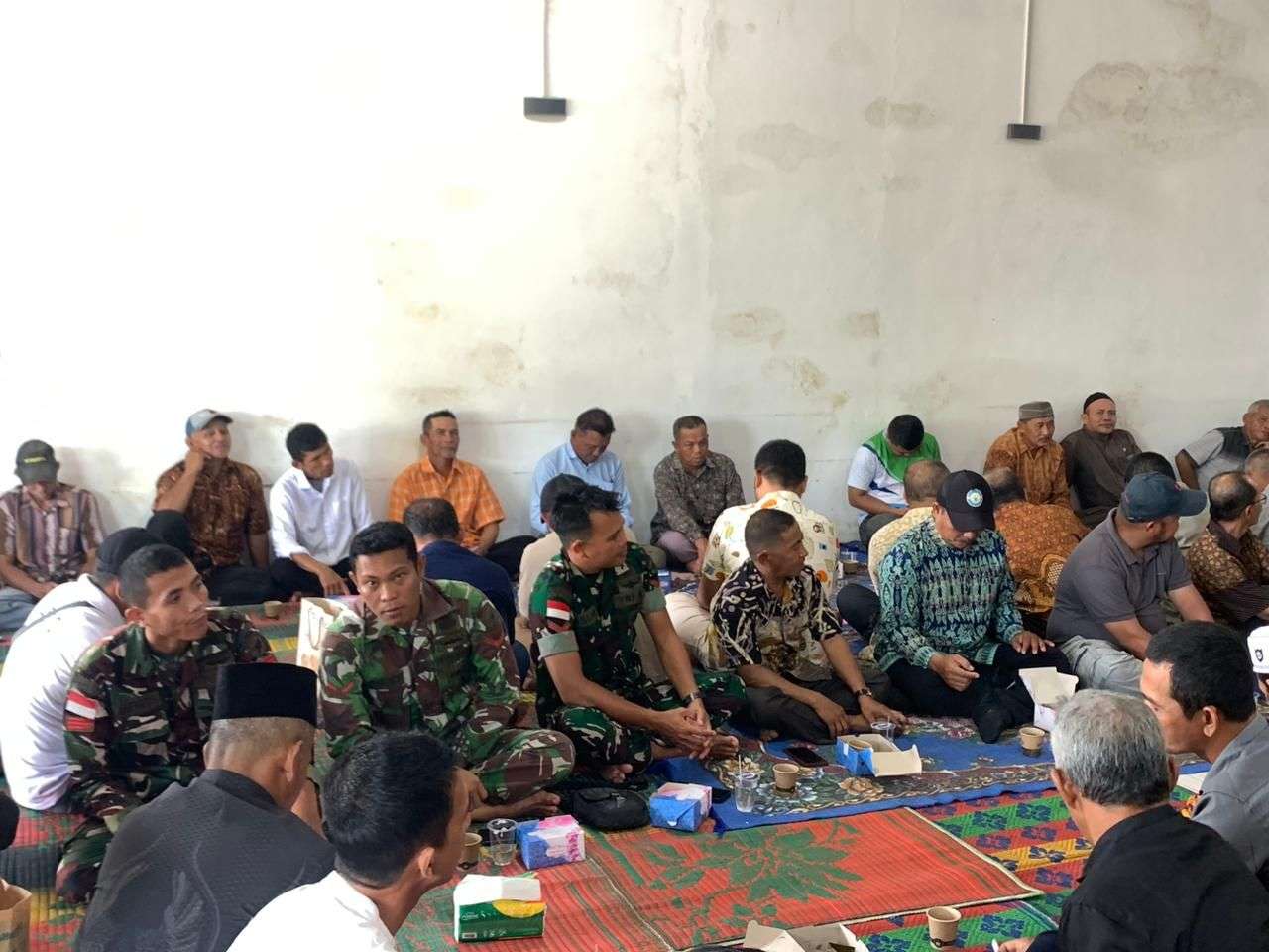 Anggota Koramil 07 Teluk 