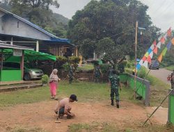 Wujudkan Kenyamanan Ibadah, Kodim 1209/Bengkayang Gelar Karya Bakti Bersih-Bersih Masjid