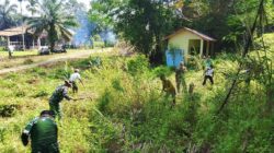 Sambut Tradisi Naik Dango, Kodim 1209/Bengkayang Gelar Karya Bakti di Rumah Adat Samalantan