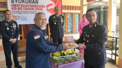 Korwil Kalbar sinarraya.co.id Hadiri Syukuran Hari Bhayangkara Ke-80, Terima Nasi Tumpeng dari Karo SDM Polda Kalbar