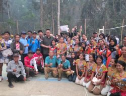 PBVSI Ketapang Apresiasi Turnamen Bola Voli U-17 dan U-14 di Desa Penjawaan