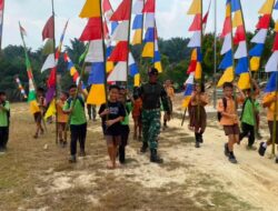 Prajurit Yonarmed 13 Kostrad dan Siswa SDN 25 Perimpah Semarakkan HUT ke-81 RI