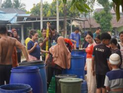 Babinsa Desa Mensere dan Desa Jirak Salurkan Air Bersih kepada Warga,Perkuat Sinergi dan Kepedulian