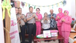 Peringati HKGB ke-74, Kapolres dan Ketua Bhayangkari Cabang Bengkayang Kunjungi Purnawirawan serta Warakawuri
