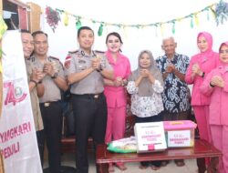 Peringati HKGB ke-74, Kapolres dan Ketua Bhayangkari Cabang Bengkayang Kunjungi Purnawirawan serta Warakawuri