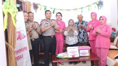 Peringati HKGB ke-74, Kapolres dan Ketua Bhayangkari Cabang Bengkayang Kunjungi Purnawirawan serta Warakawuri