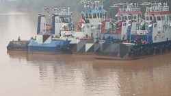 Kapal Tunda Bertambat Dekat Jembatan Tayan, Warga Khawatir Keselamatan dan Desak Pemeriksaan